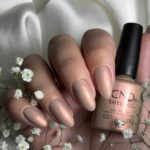 CND Shellac Silk Thread main et vernis